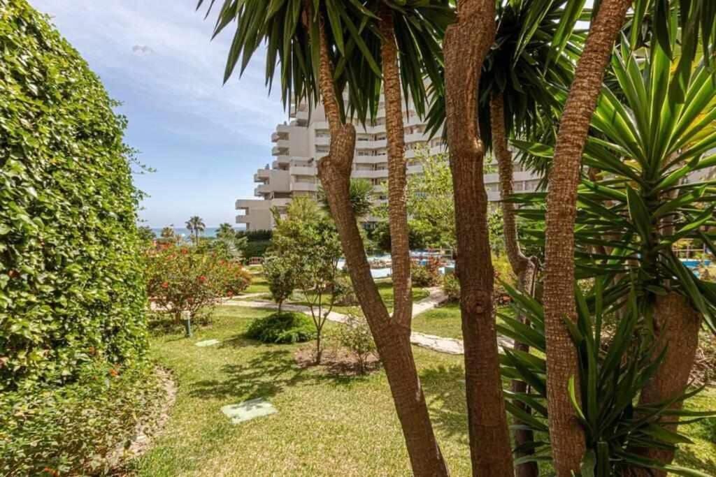 797 Holiday Rentals- Precioso Piso Con Vistas Al Jardin En Benalbeach Бенальмадена Экстерьер фото